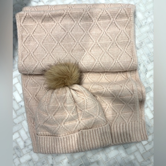 LOVE & LORE HAT  AND SCARF SET - Picture 5 of 10